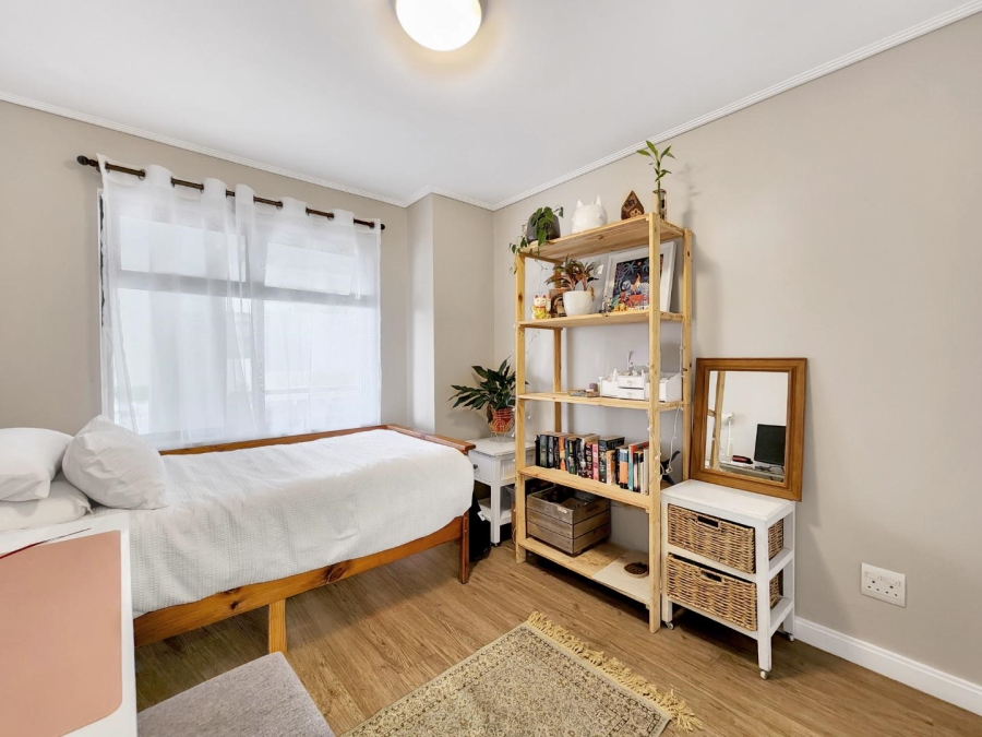 2 Bedroom Property for Sale in Vredehoek Western Cape